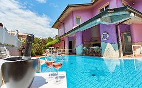 Villa Azzurra Depandance con piscina
