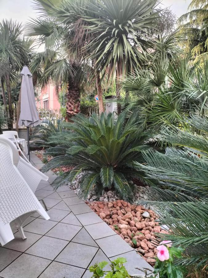 Villa Azzurra Depandance con piscina Desenzano del Garda Esterno foto